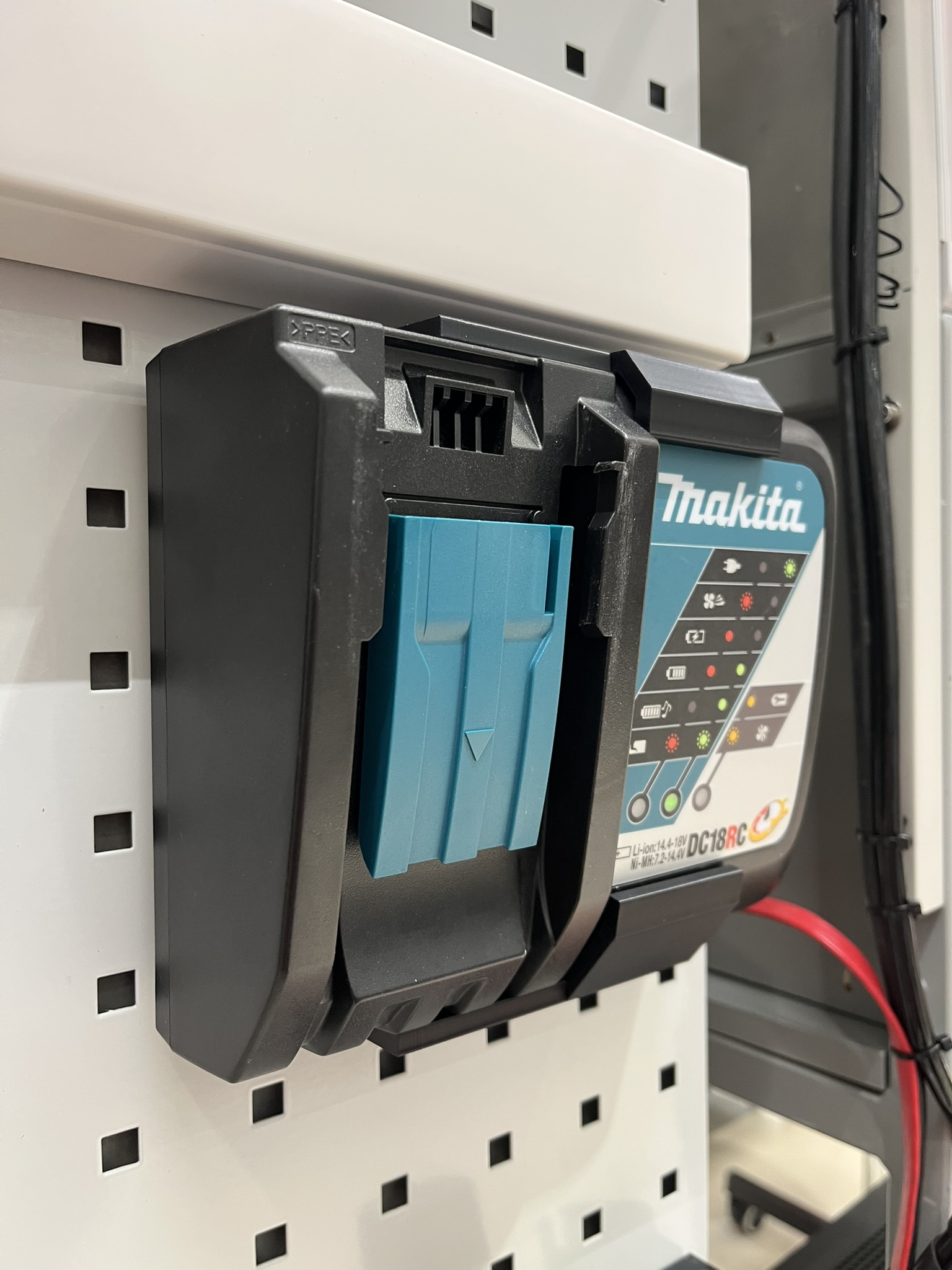 DC18RC Charger Holder - Image 7